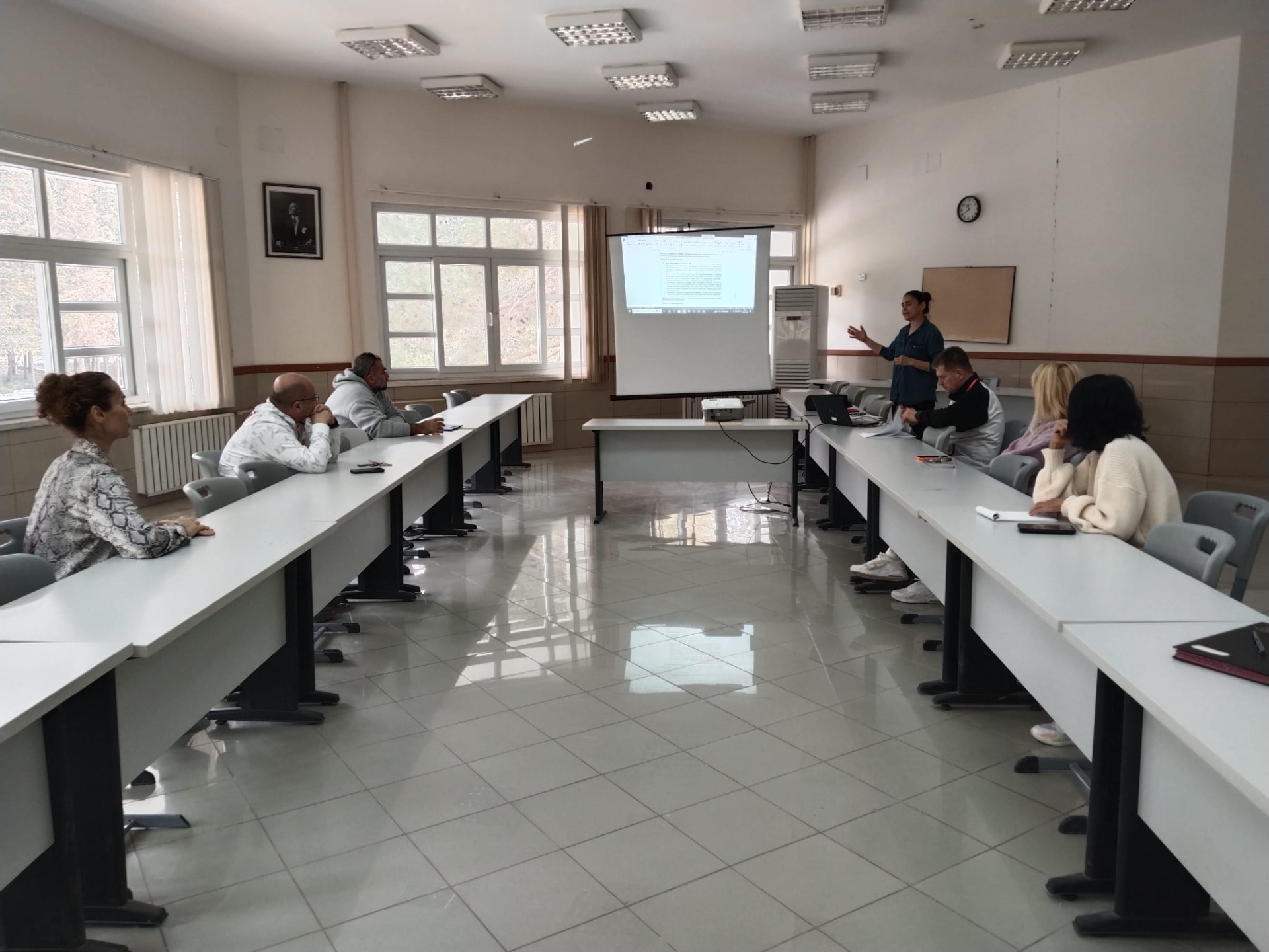 Fakültemiz Birim Eğitim Koordinasyon Kurulu (BEKK) üyeleri, 2025-2026 Eğitim Öğretim Bahar Yarıyılı faaliyetlerini görüşmek üzere toplantı gerçekleştirdi.